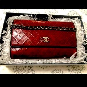 Chanel Wallet.